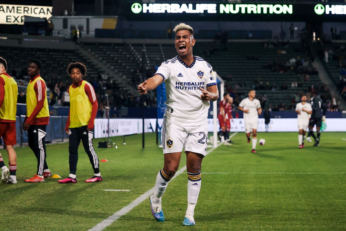 Galaxy midfielder Efraín Álvarez celebrates scoring the opening goal in a 2-1 LA win over TFC.