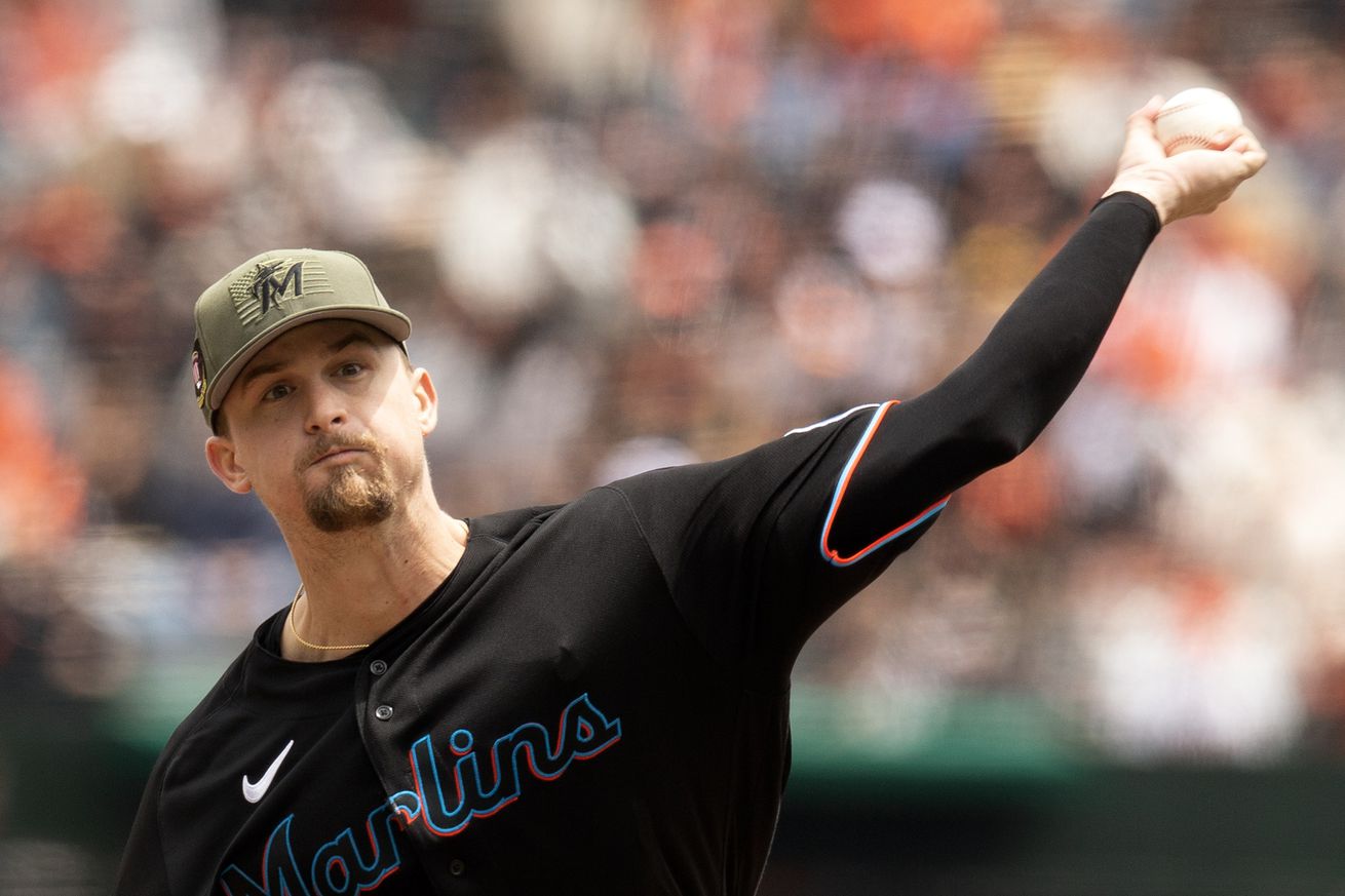 Miami Marlins starting pitcher Braxton Garrett (29) delivers a pitch against the San Francisco Giants during the first inning at Oracle Park.