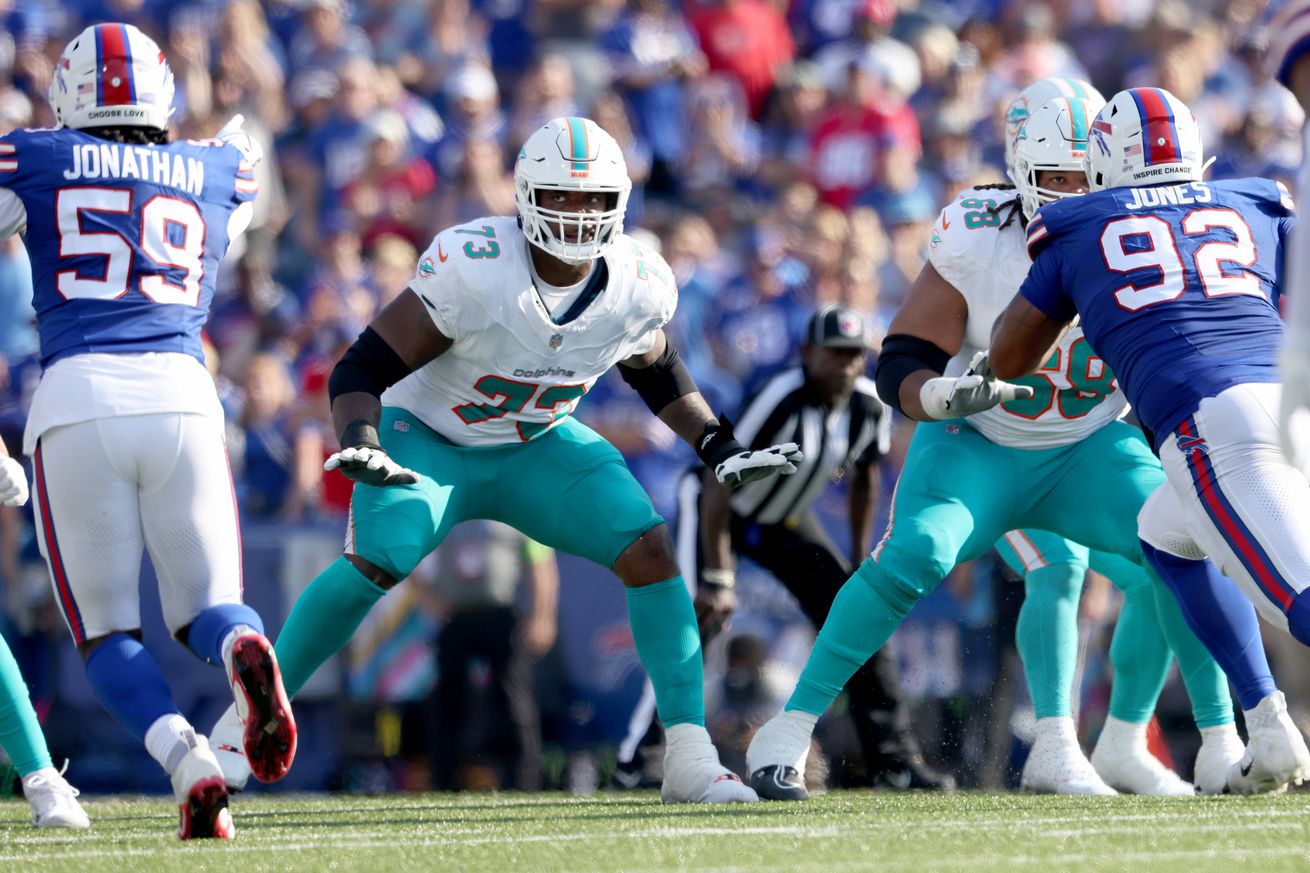 Miami Dolphins v Buffalo Bills