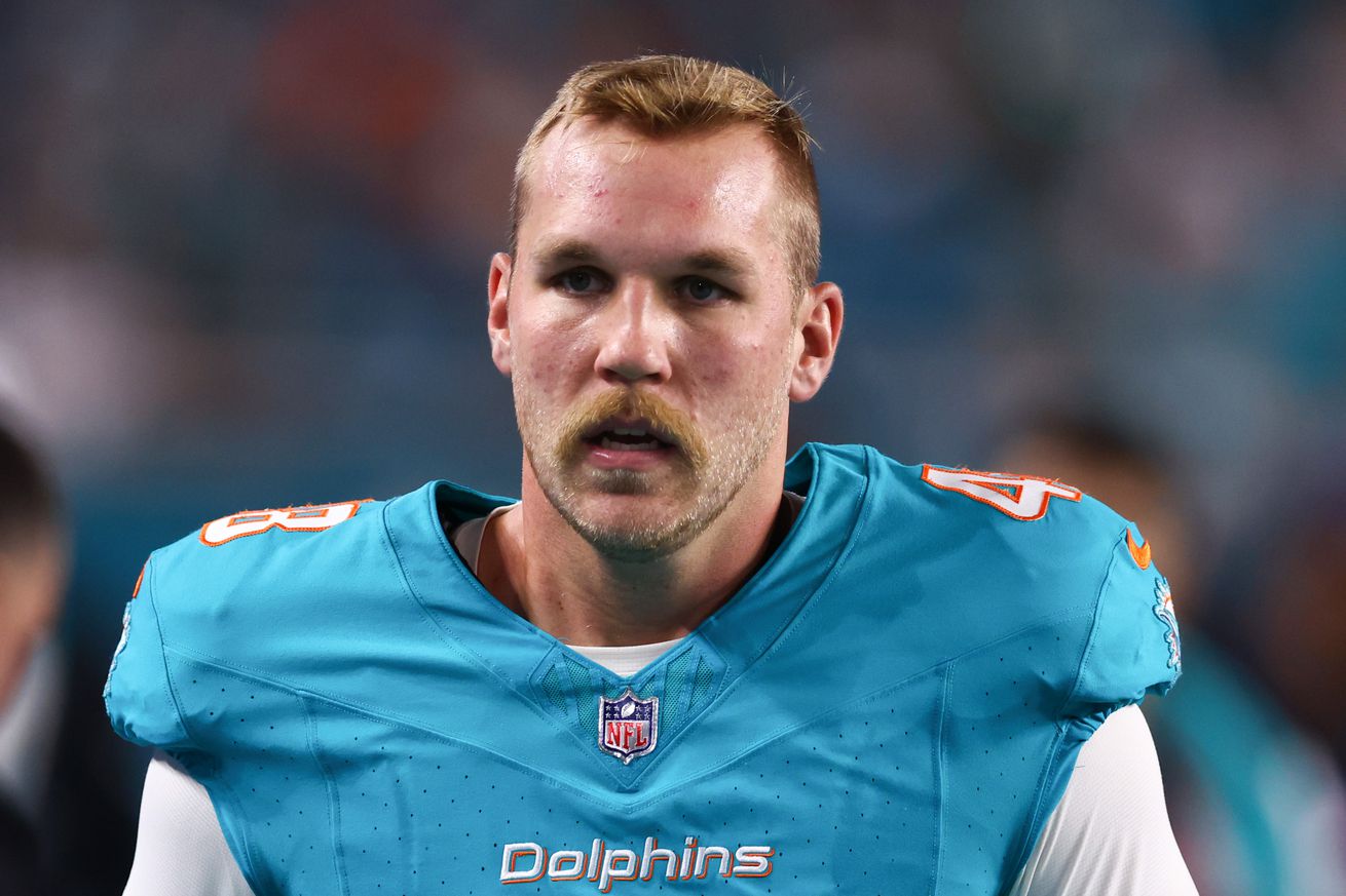 Tennessee Titans v Miami Dolphins