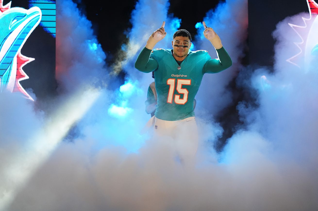 NFL: Tennessee Titans at Miami Dolphins