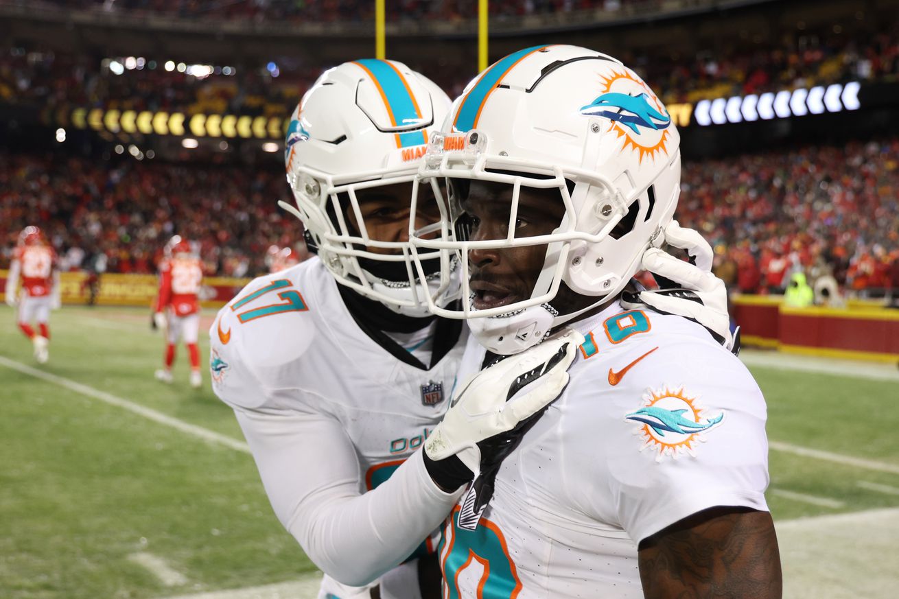 AFC Wild Card Playoffs - Miami Dolphins v Kansas City Chiefs